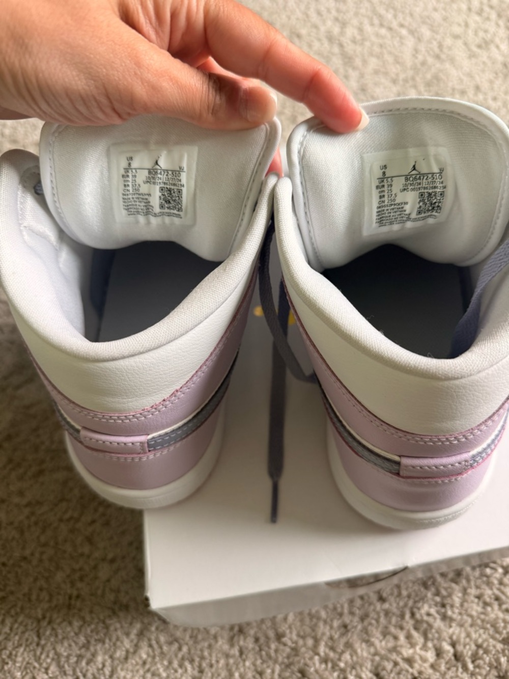 Great condition!!

Women’s Nike Air Jordan 1 Mid — Indigo Haze/Doll/White - Picture 9 of 13